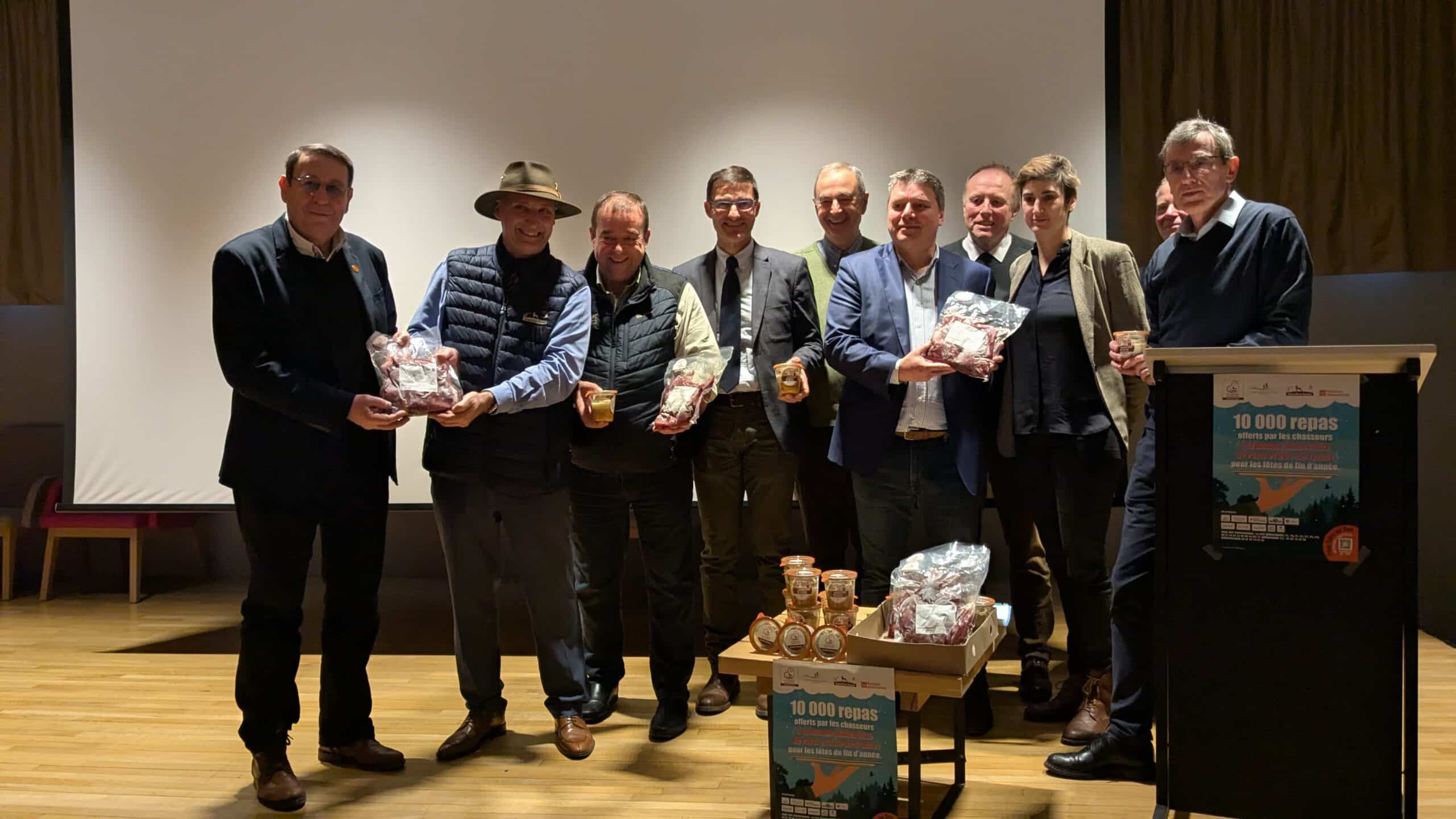 groupe de président de commission et d'association lors de l'évènement "les chasseurs ont du coeur"