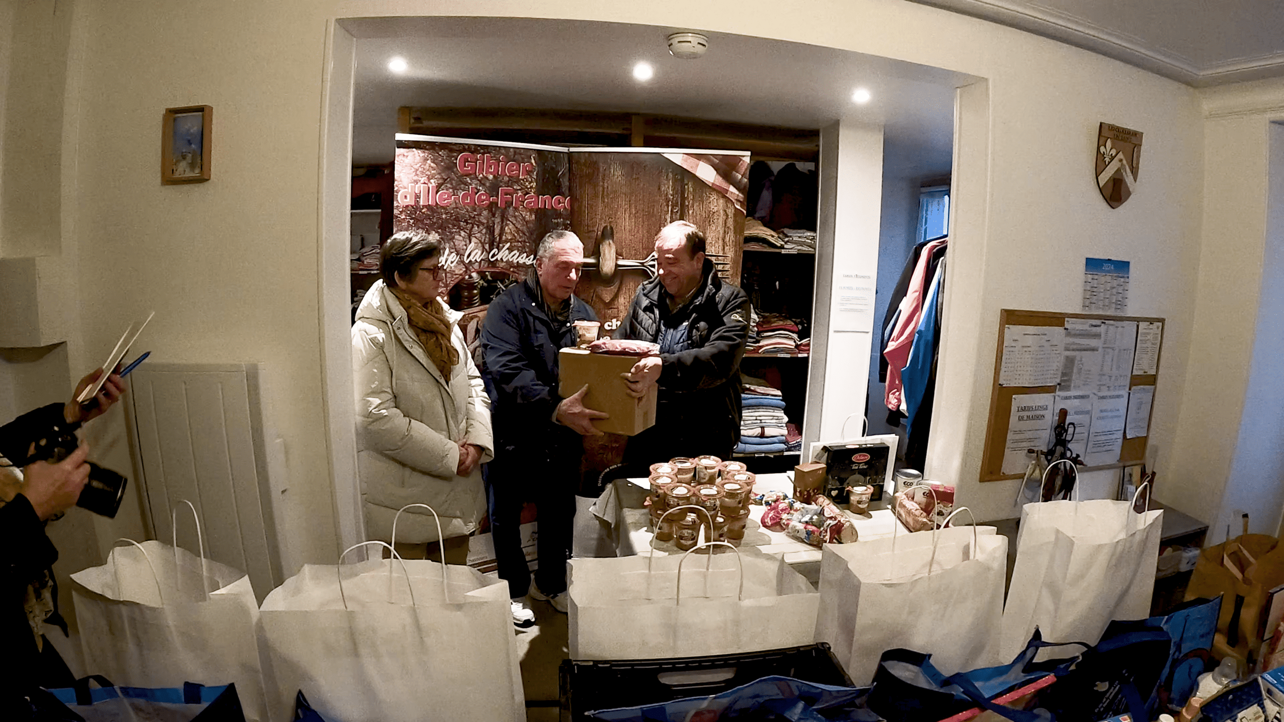 Dotation de venaison au secours catholique d'Entraide du Chatelet en Brie